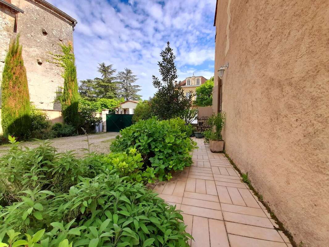 Maison de village traditionnelle offrant un grand potentiel - photo 12