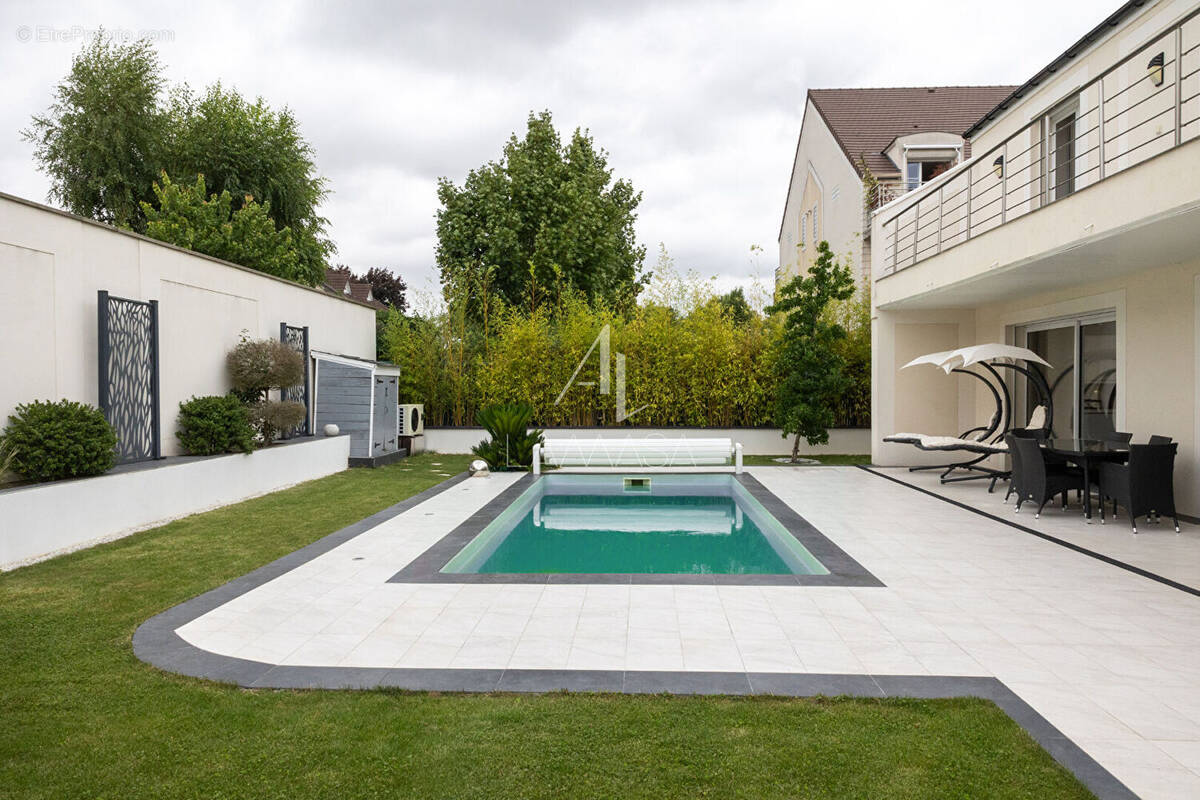 Maison à FRESNES-SUR-MARNE