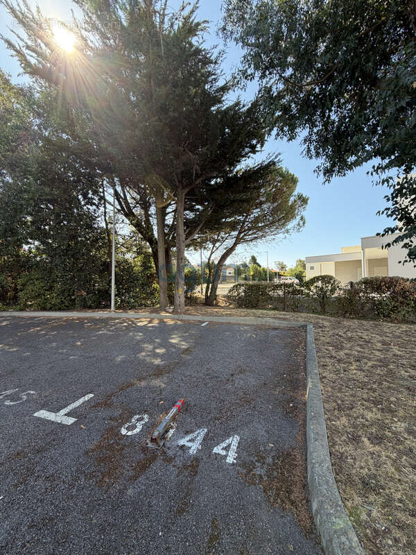 A vendre Parking Aérien - Résidence sécurisée - photo 2