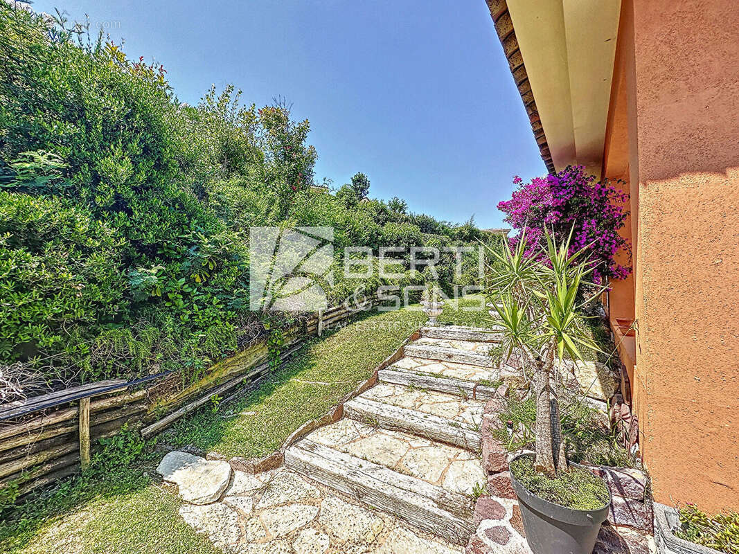 Mandelieu dans domaine prestigieux  - villa de plain-pied - photo 18