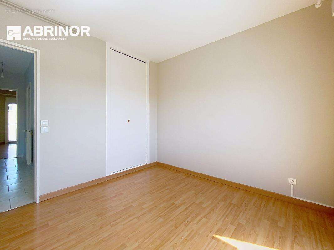 Appartement T3 - 70m² habitable - photo 7