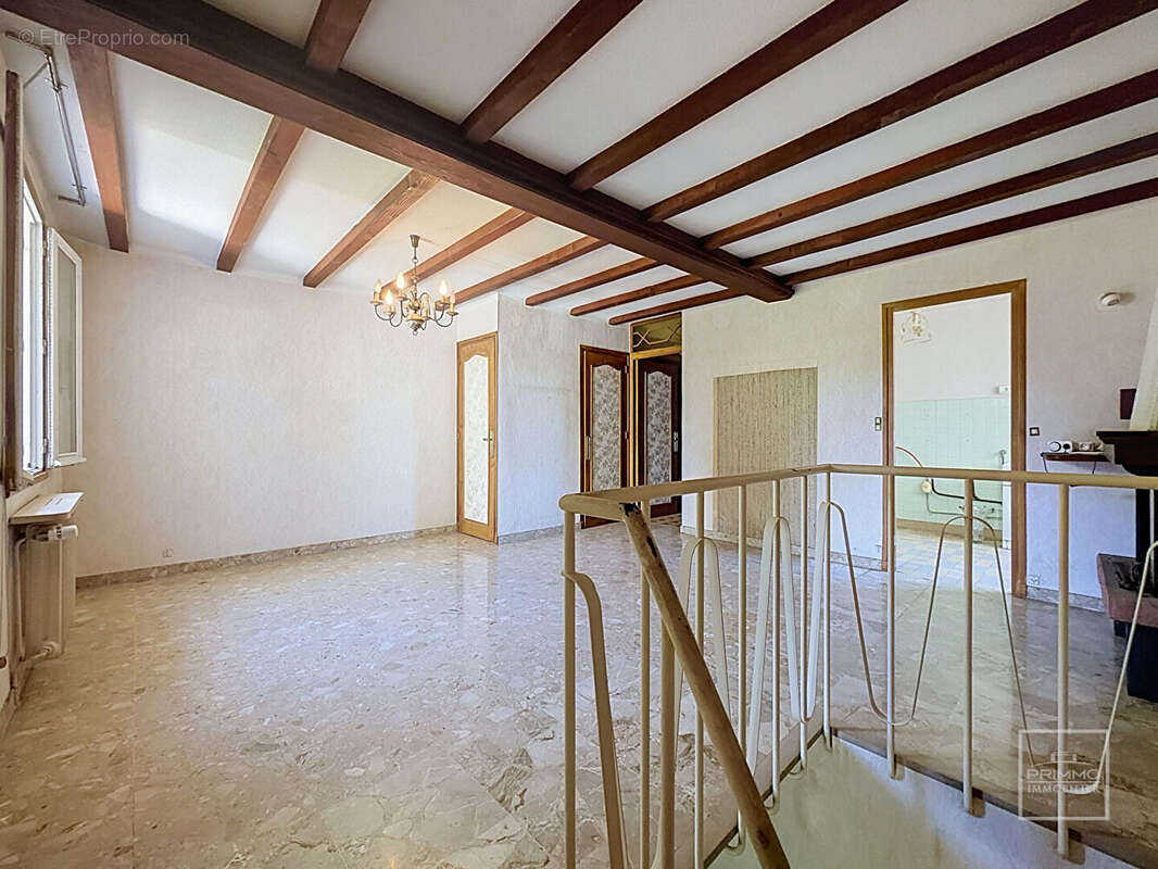 Maison à COLLONGES-AU-MONT-D'OR