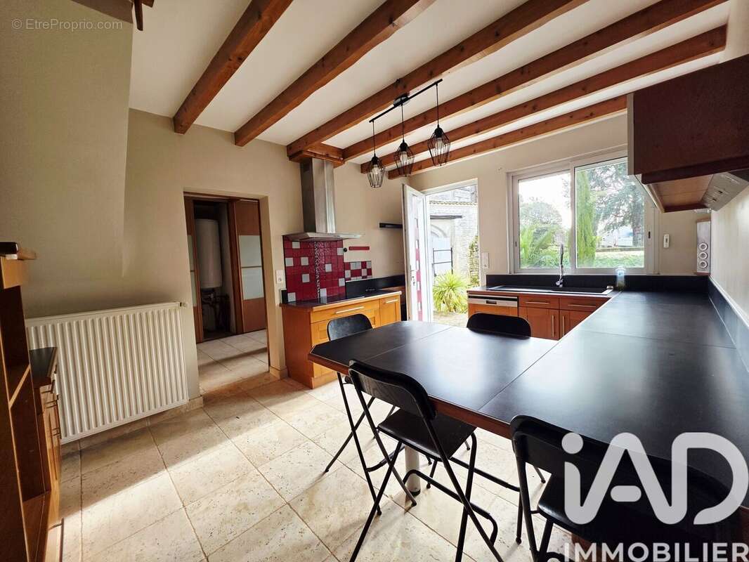 Maison 110 m² à Saint-Genis-D'hiersac  - photo 6