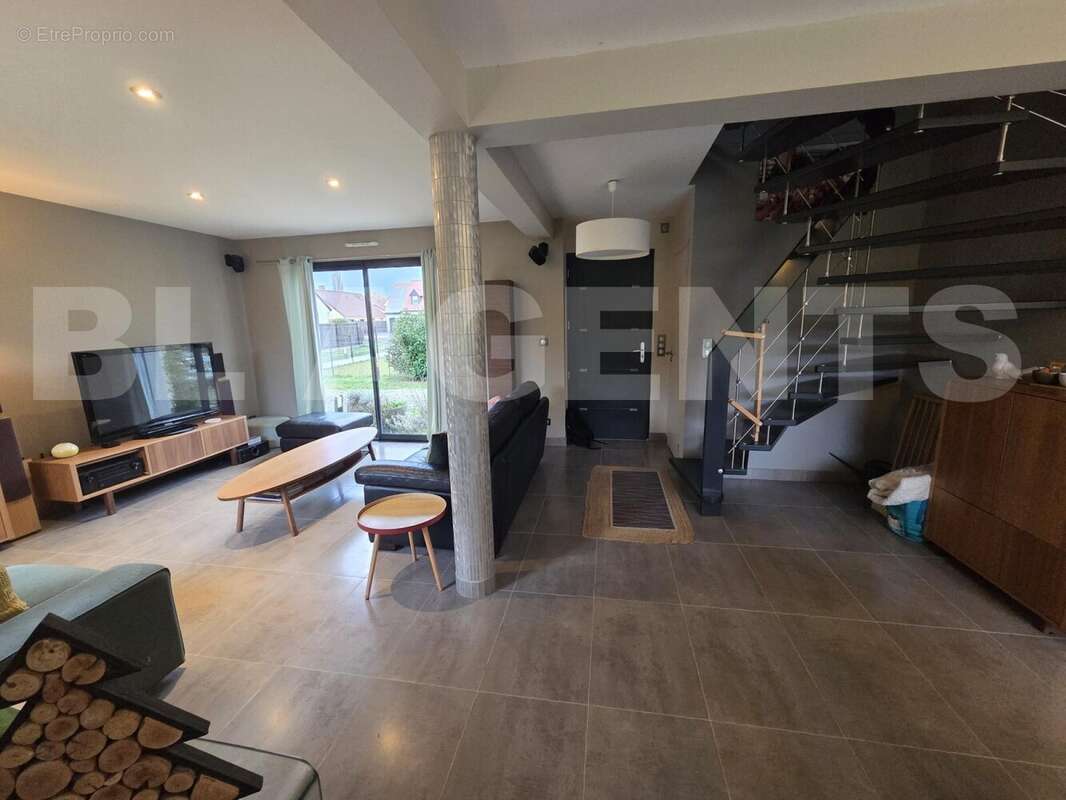 20251107_165629 - Maison à CHANGE