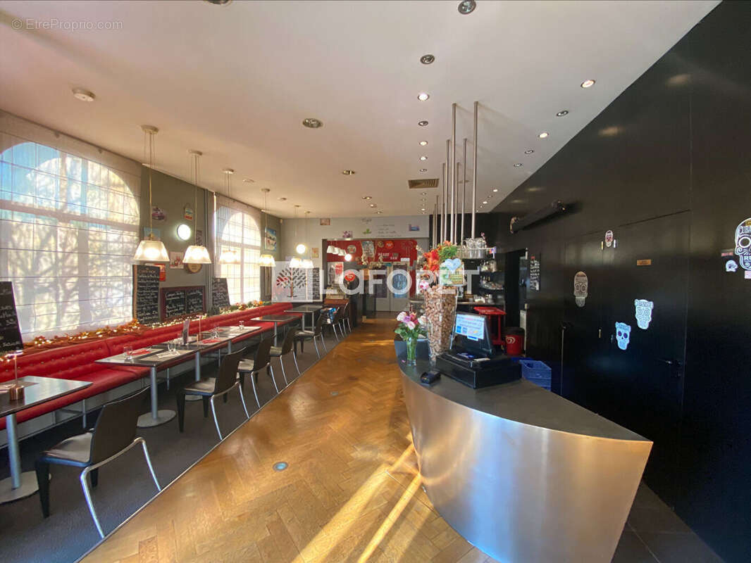 Commerce à VILLAGE-NEUF