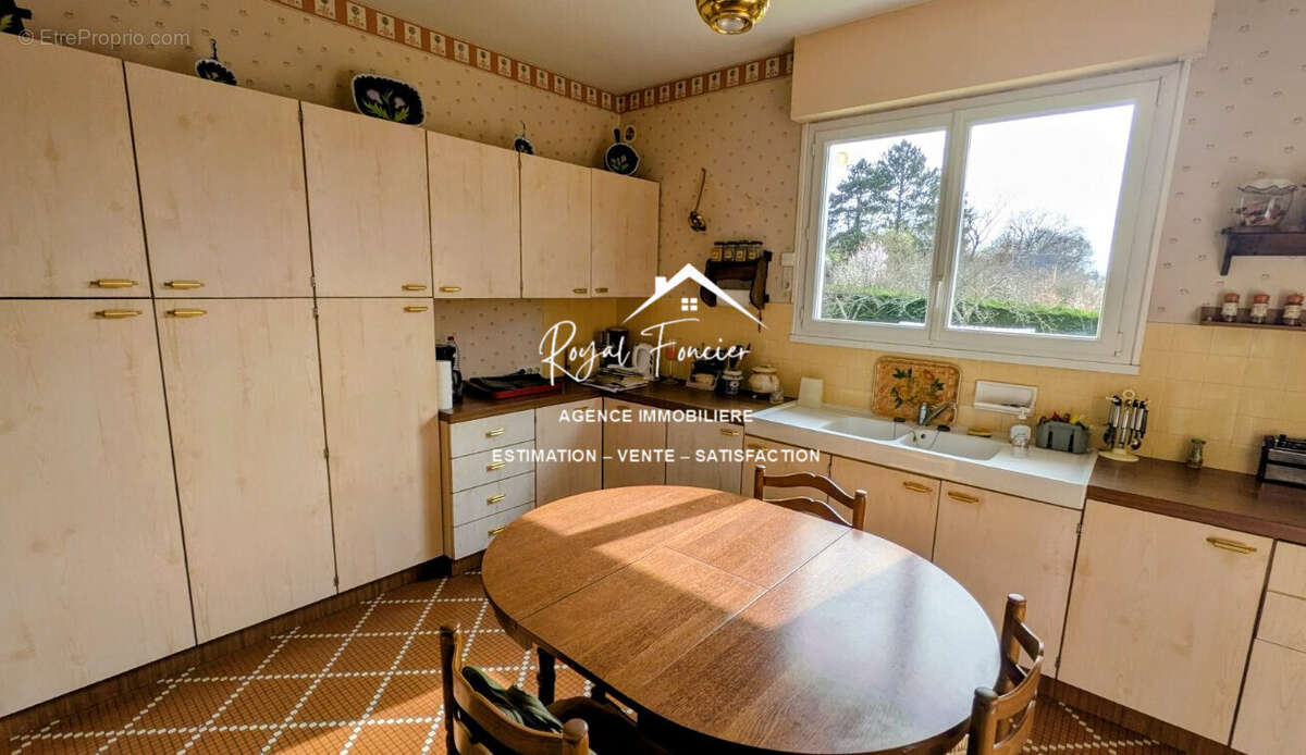 Cuisine indépendante et accès à la terrasse - Maison à CHATELLERAULT
