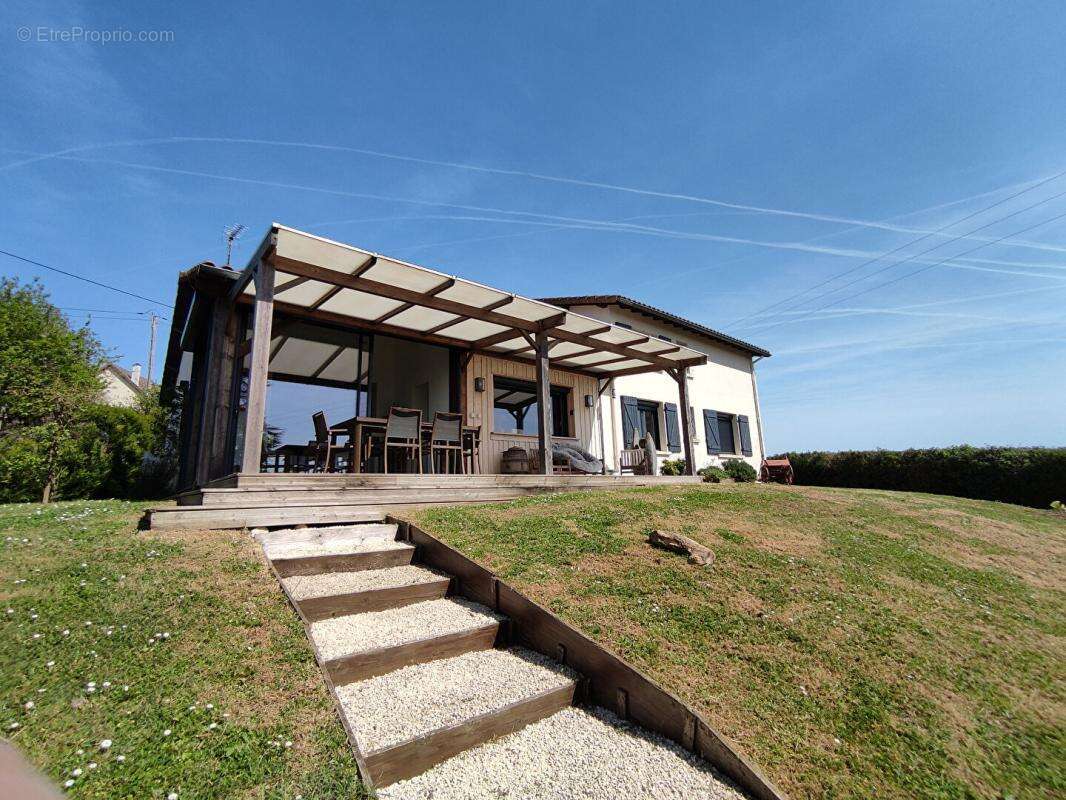 Maison Monthoiron 8 pièce(s) 176 m2 - photo 4