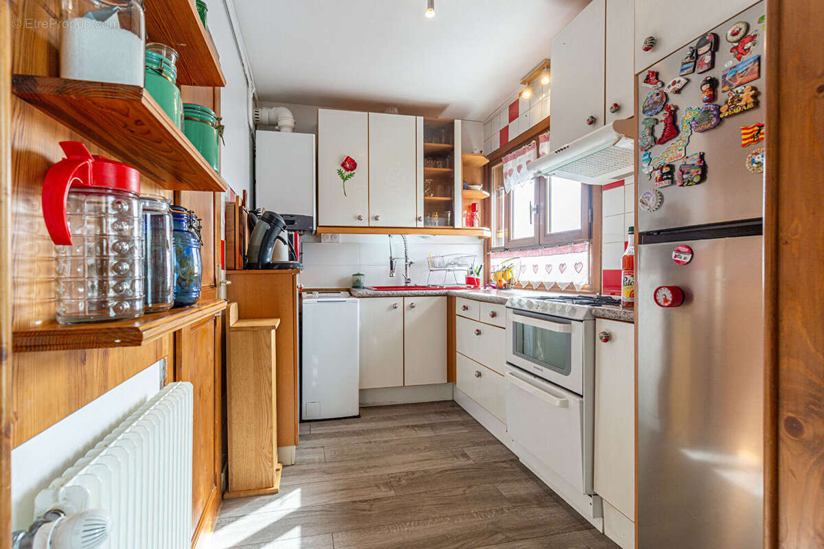 Agence immobiliere laforet - exclusivite - "coccinelle" - appartement t3 de 44,59m2 - veranda - cave - dernier etage - dpe d - r - photo 4