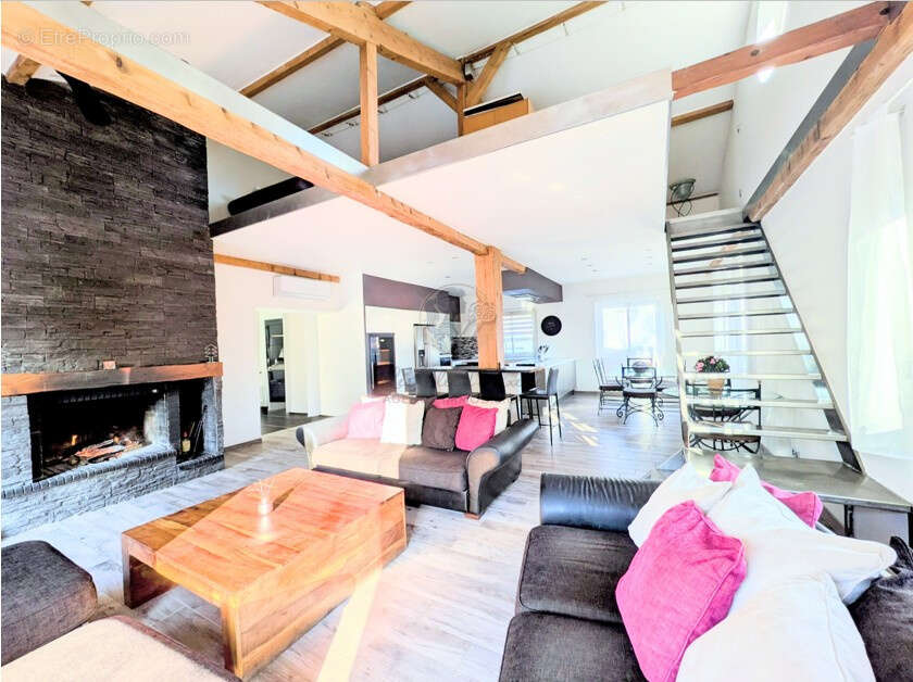 Maison à GREZIEU-LA-VARENNE