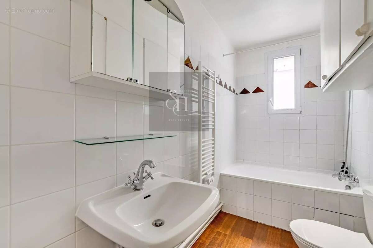 Appartement à PARIS-17E