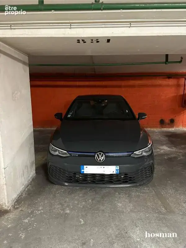 Parking à PARIS-3E