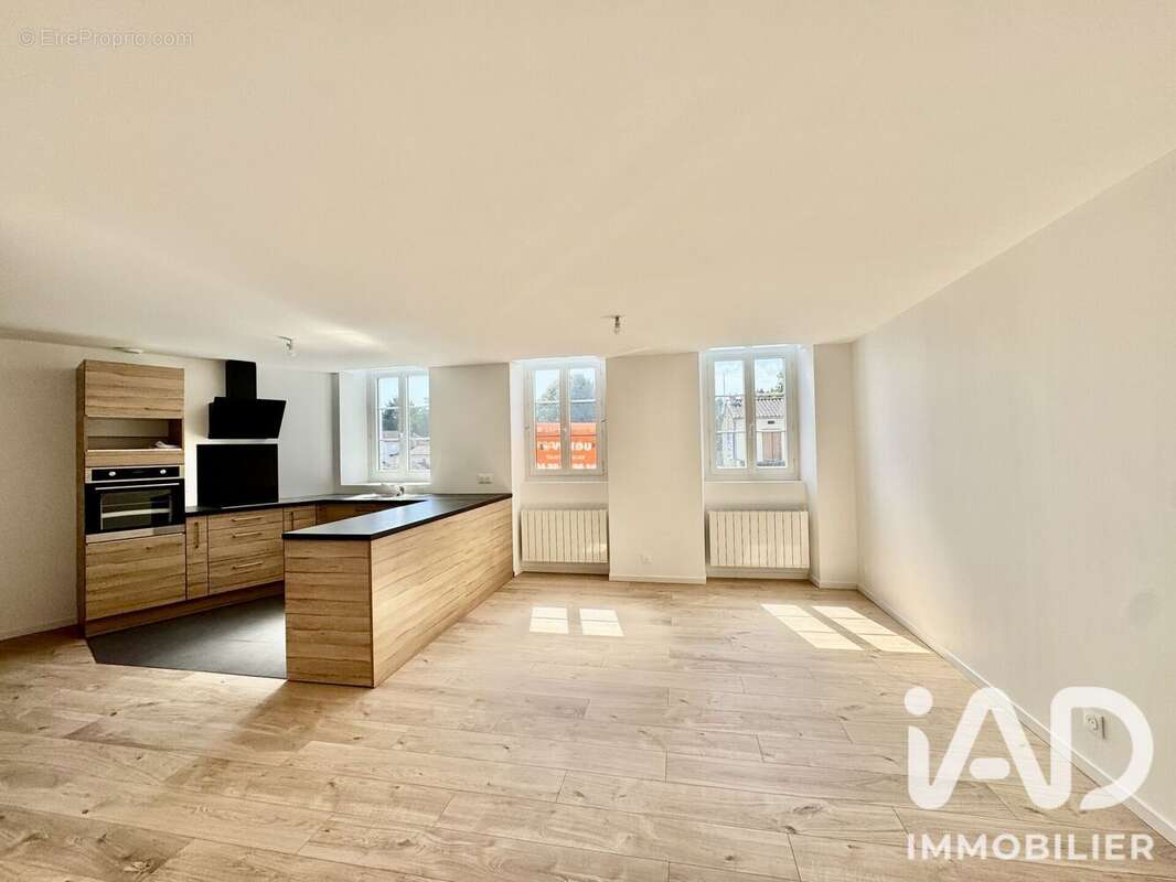 Maison 93 m² à Saint-Genis-De-Saintonge  - photo 4