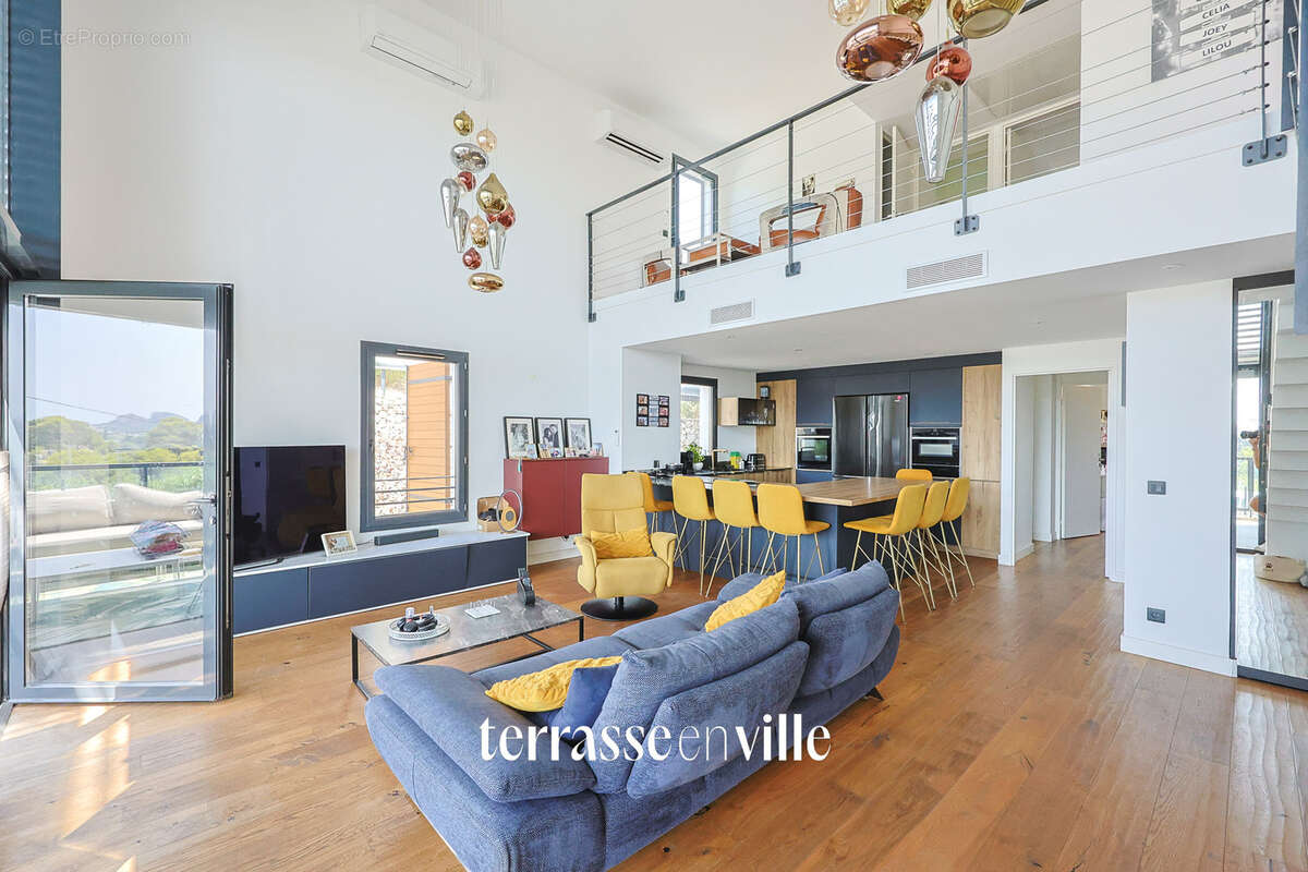 Duplex de luxe - 123m2 - terrasse 22m2- rooftop vue mer 60m2 - jacuzzi - 4 parkings - photo 2