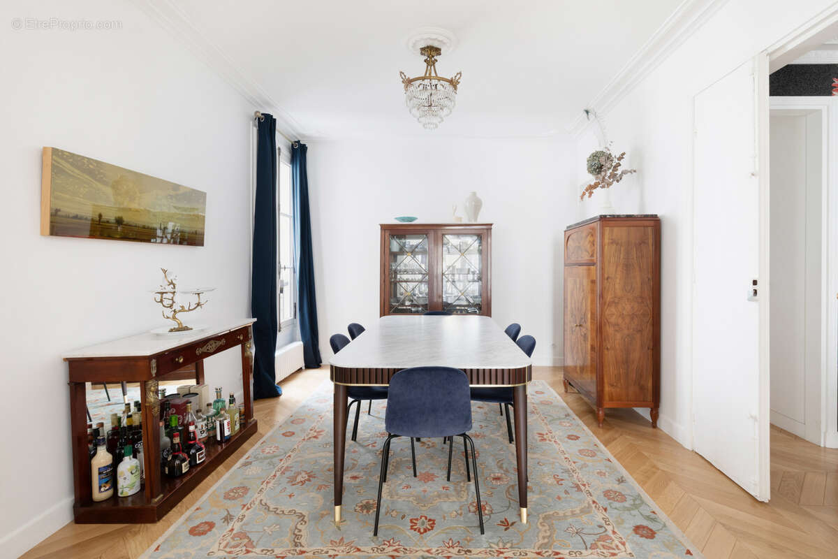 Appartement à PARIS-16E