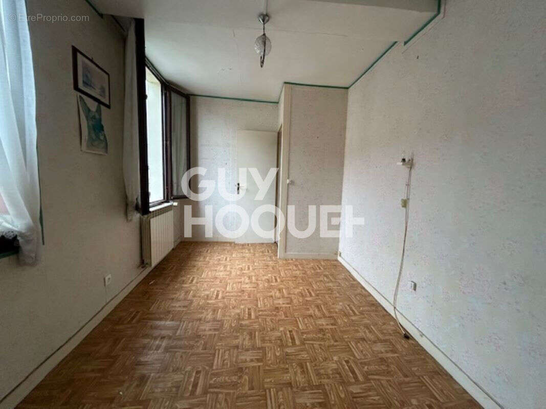 Lacroix-Saint-Ouen : Maison de ville à découvrir ! - photo 5