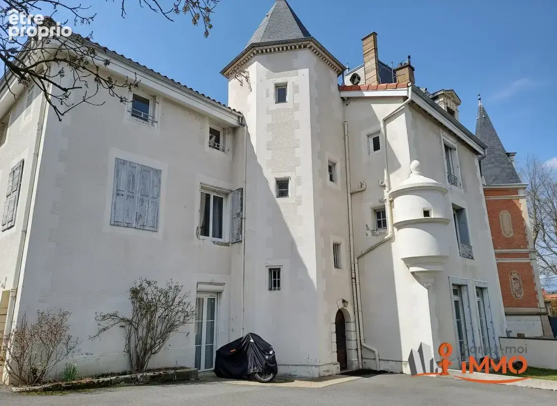 Appartement 137 m² à Roche-La-Moliere  - photo 1