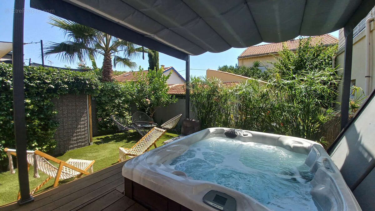 Maison de caractère entièrement rénovée avec jardin et dépendances. - photo 3