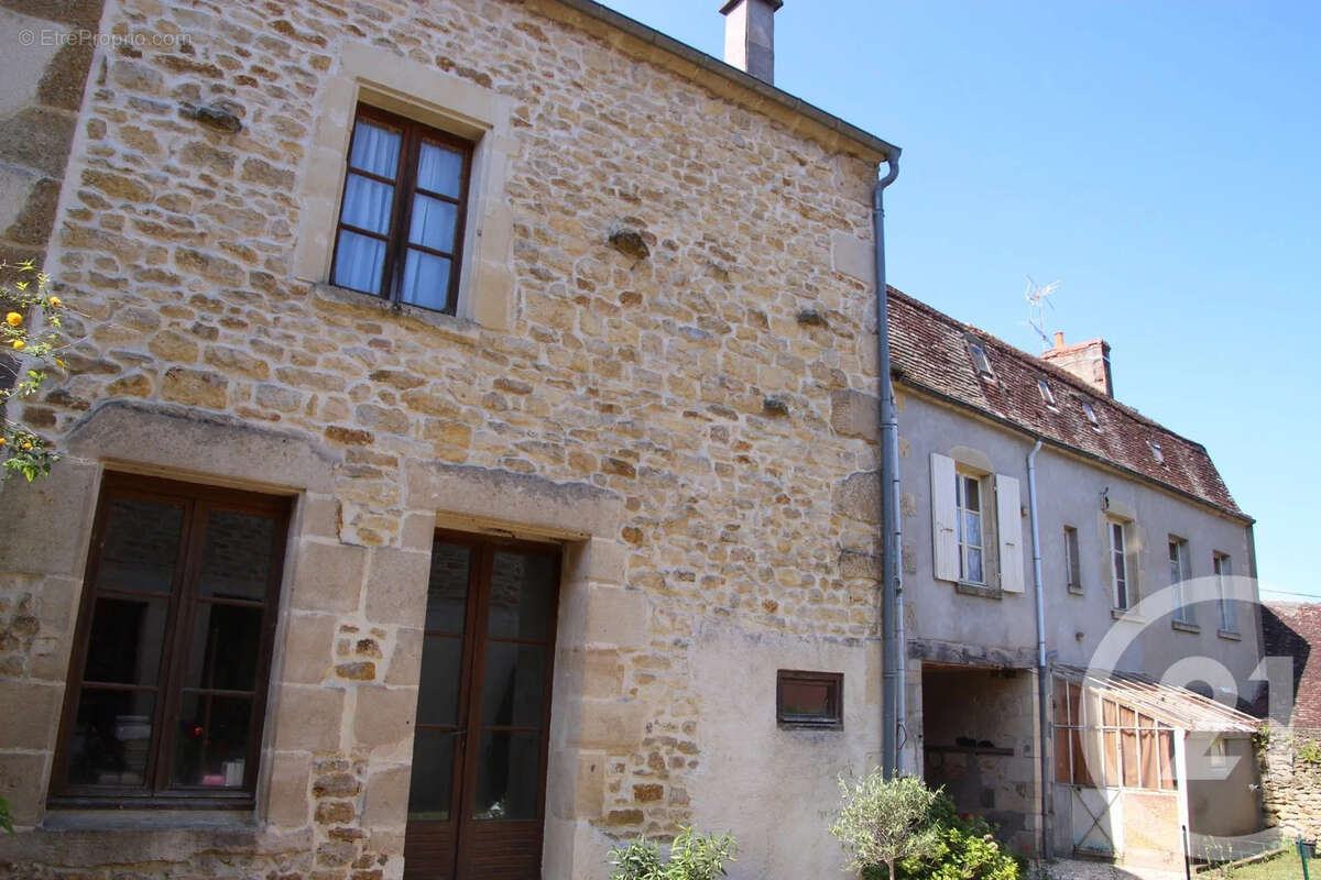 Maison à CHATEAUNEUF-VAL-DE-BARGIS