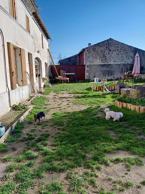 Maison à SAINT-CIERS-SUR-GIRONDE