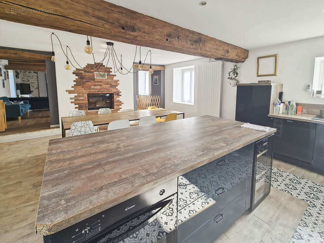 Maison à MONTREVAULT