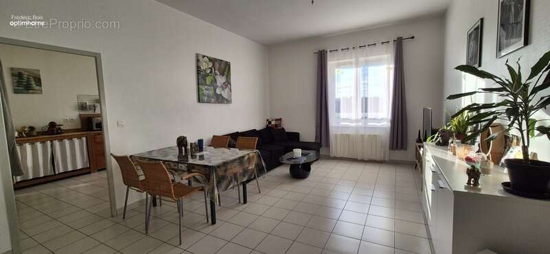 Appartement à NEUVILLE-LES-DAMES