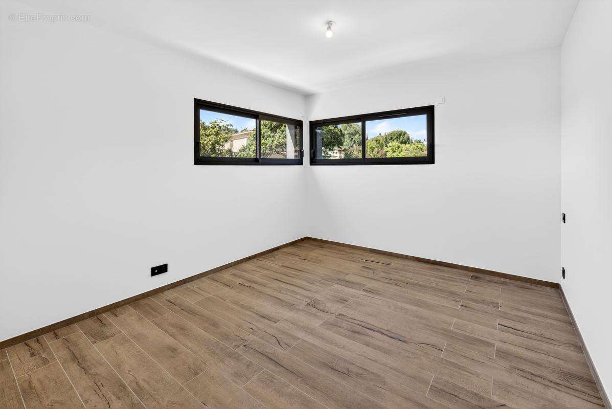 MOUGINS INTERNATIONAL : Villa Neuve avec Ascenseur en Domaine Privé - photo 10
