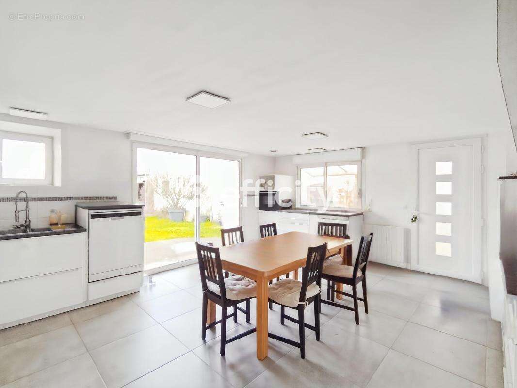 Maison 160 m² à Aigrefeuille-D'aunis  - photo 2
