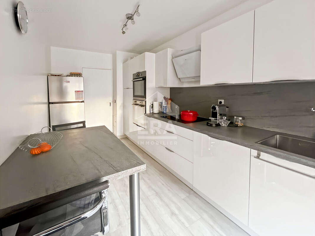 Appartement à MARSEILLE-4E