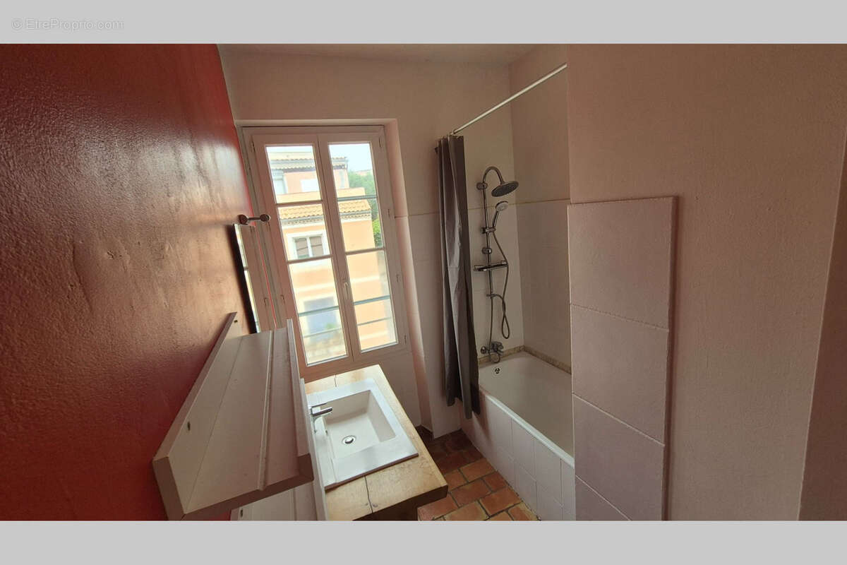 Au dernier étage, appartement traversant entièrement rénové - photo 5