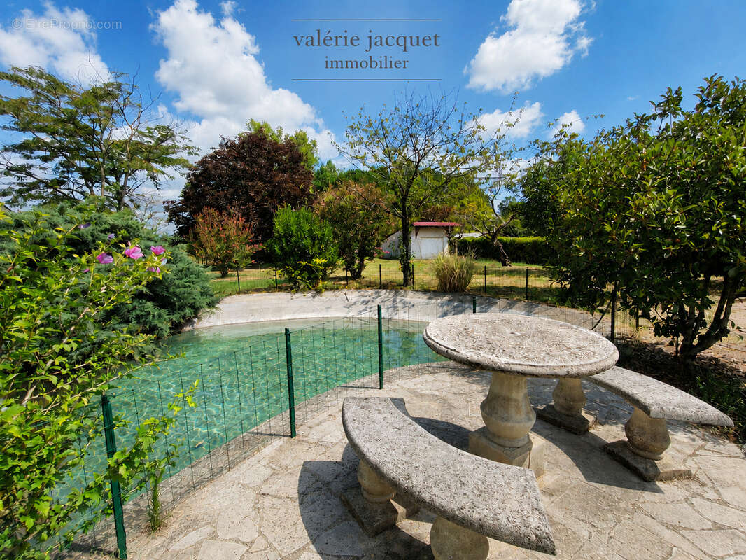 Maison familiale de 4 chambres avec vie de plain-pied   3 150 m2 de terrain   À 5 minutes à pied du centre-vil - photo 3