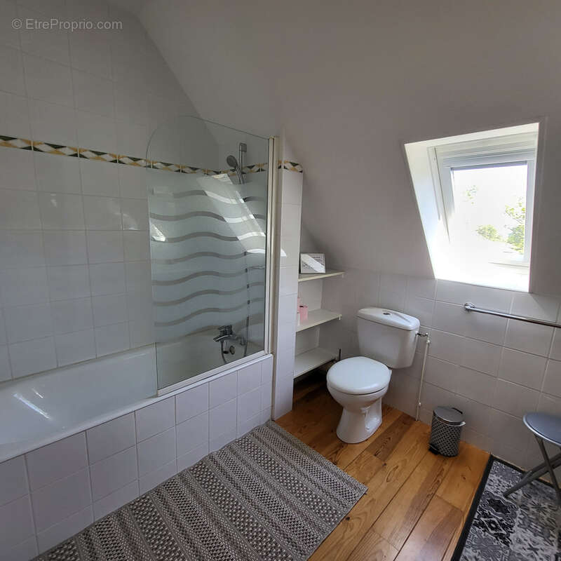 Maison en pierres mitoyenne d'un côté. - photo 16