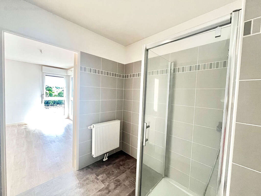 A VENDRE appartement Caen 2 pièce(s) 39.60 m2 - vendu libre - dernier étage - ascenseur - parking - vue dégagée - photo 13