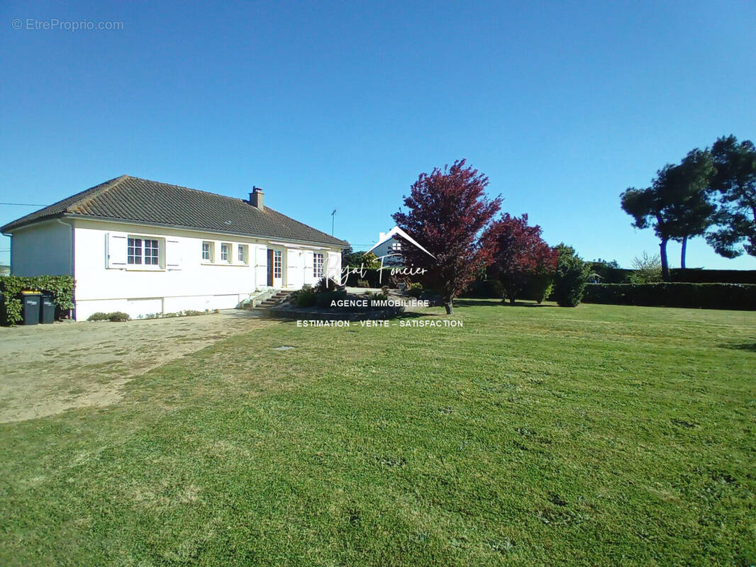 Pavillon sur sous sol complet entièrement restauré - Maison à DANGE-SAINT-ROMAIN