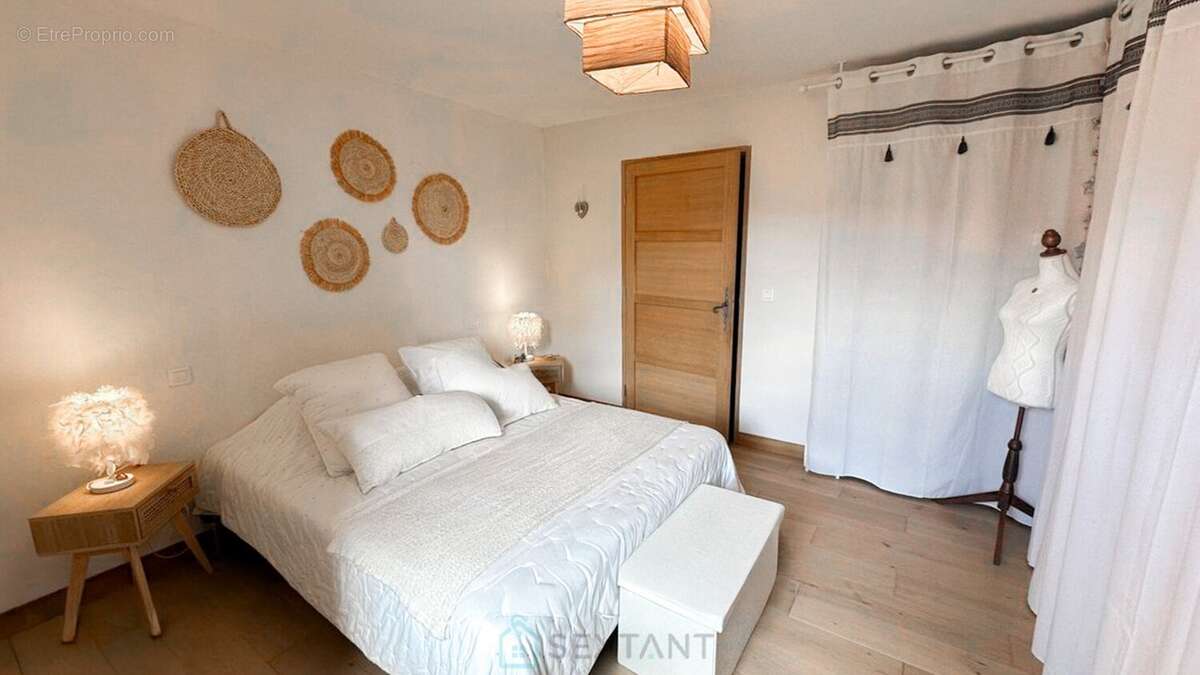 Maison à PIEGUT-PLUVIERS