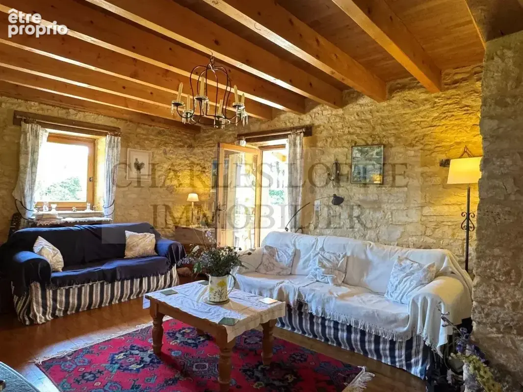 Charmante maison en pierre avec piscine, sur un terrain de 3800 m² , aux portes d’un village vivant de la Bouriane. - photo 7