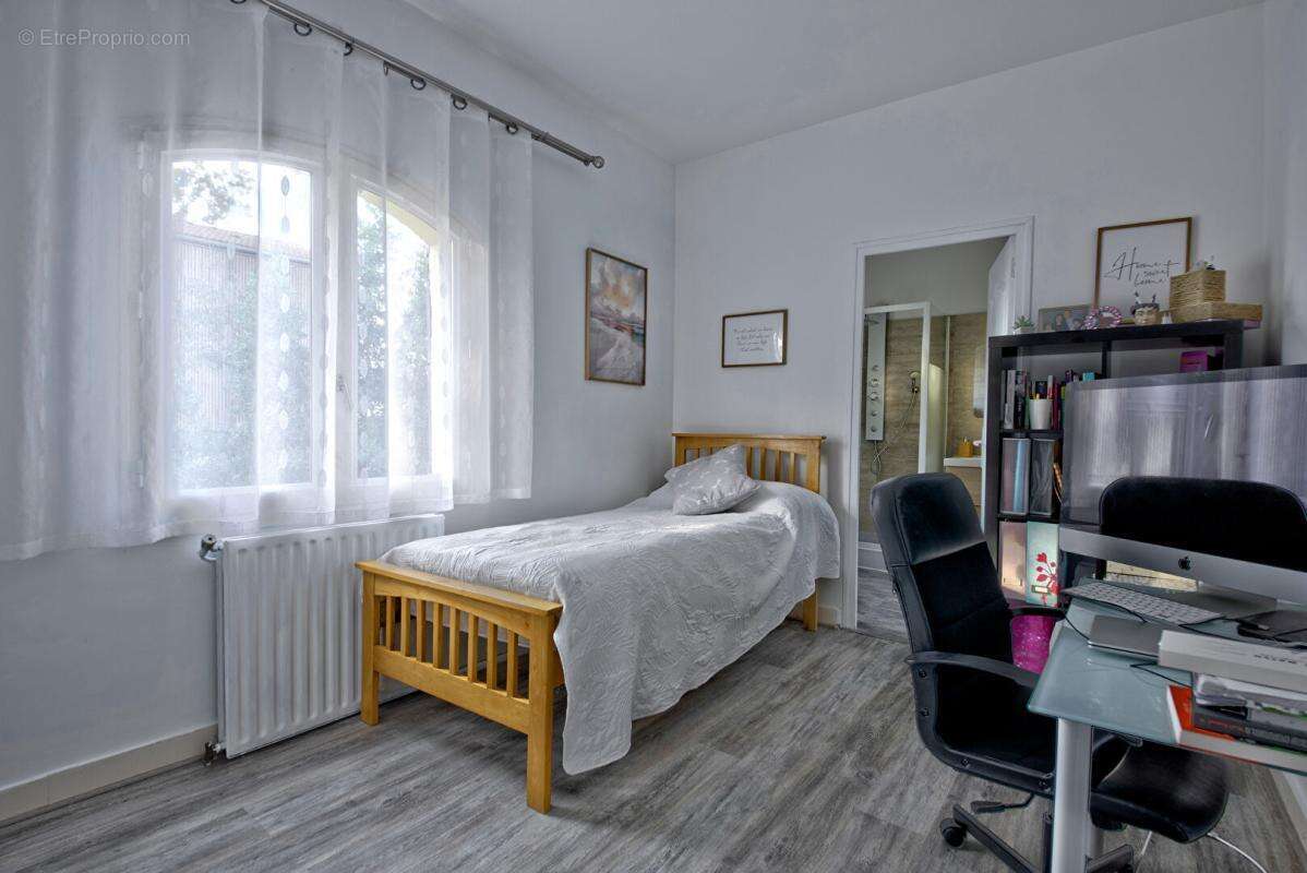 Maison à FARGUES-SAINT-HILAIRE