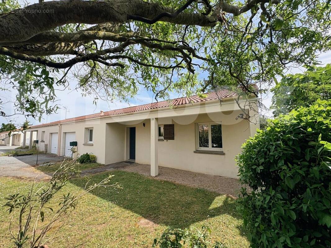 EXTERIEUR - Maison à LIRE