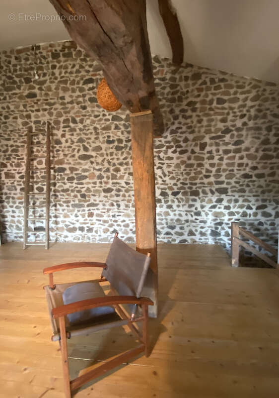Maison à SAINT-JUST-EN-CHEVALET