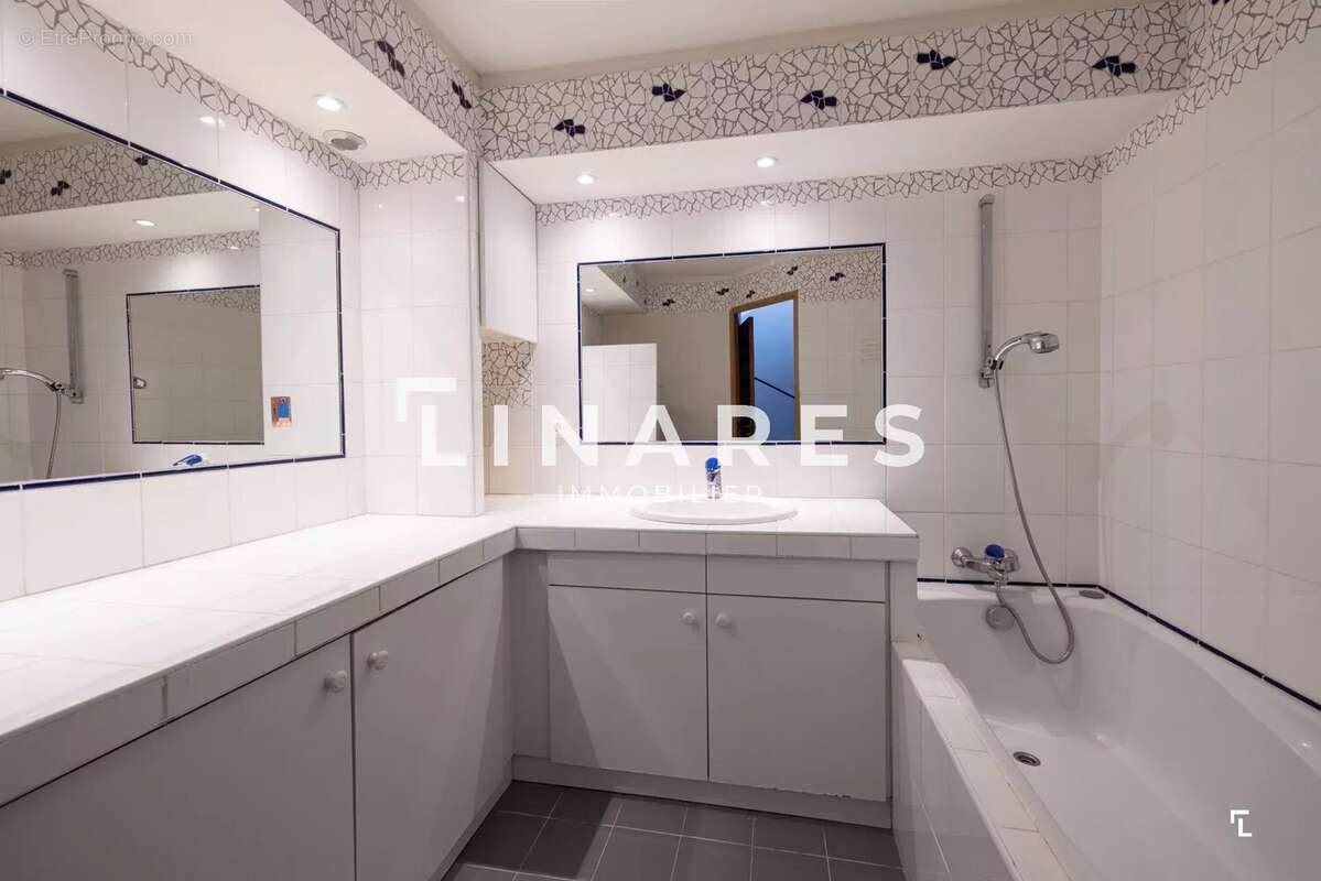 Appartement à MARSEILLE-7E