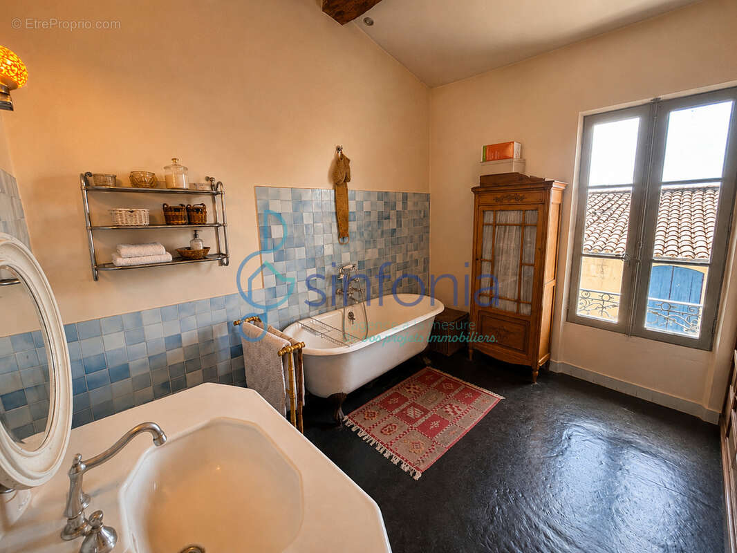 Maison à GALLARGUES-LE-MONTUEUX