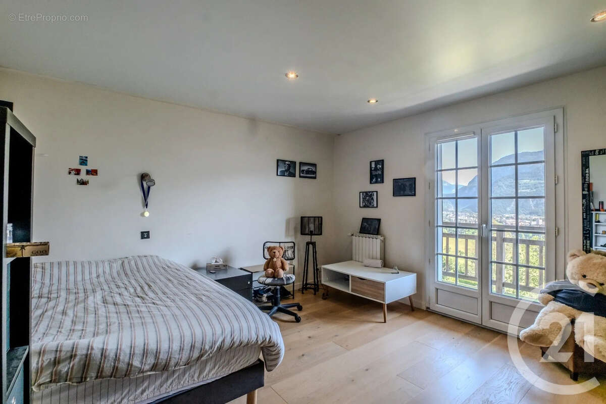 Maison 337 m² à Thyez  - photo 11