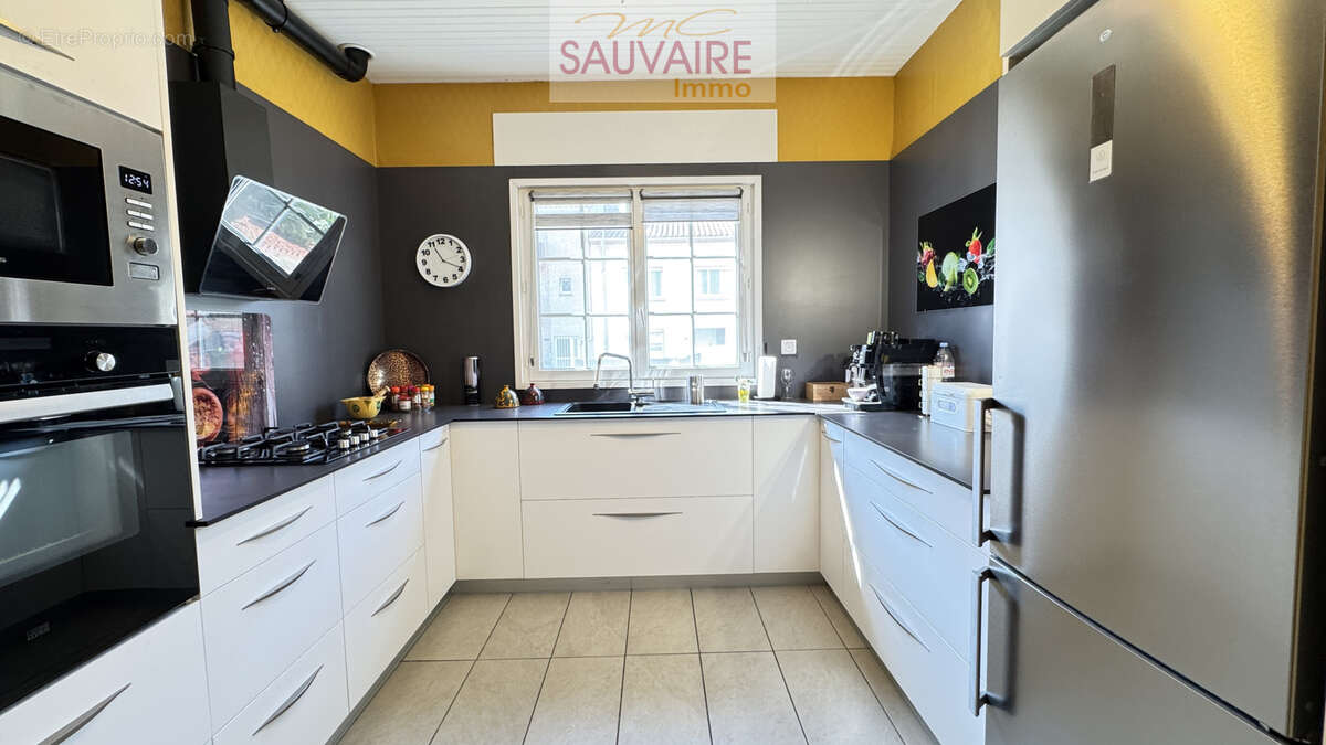 Maison à SAINT-LAURENT-DE-LA-SALANQUE
