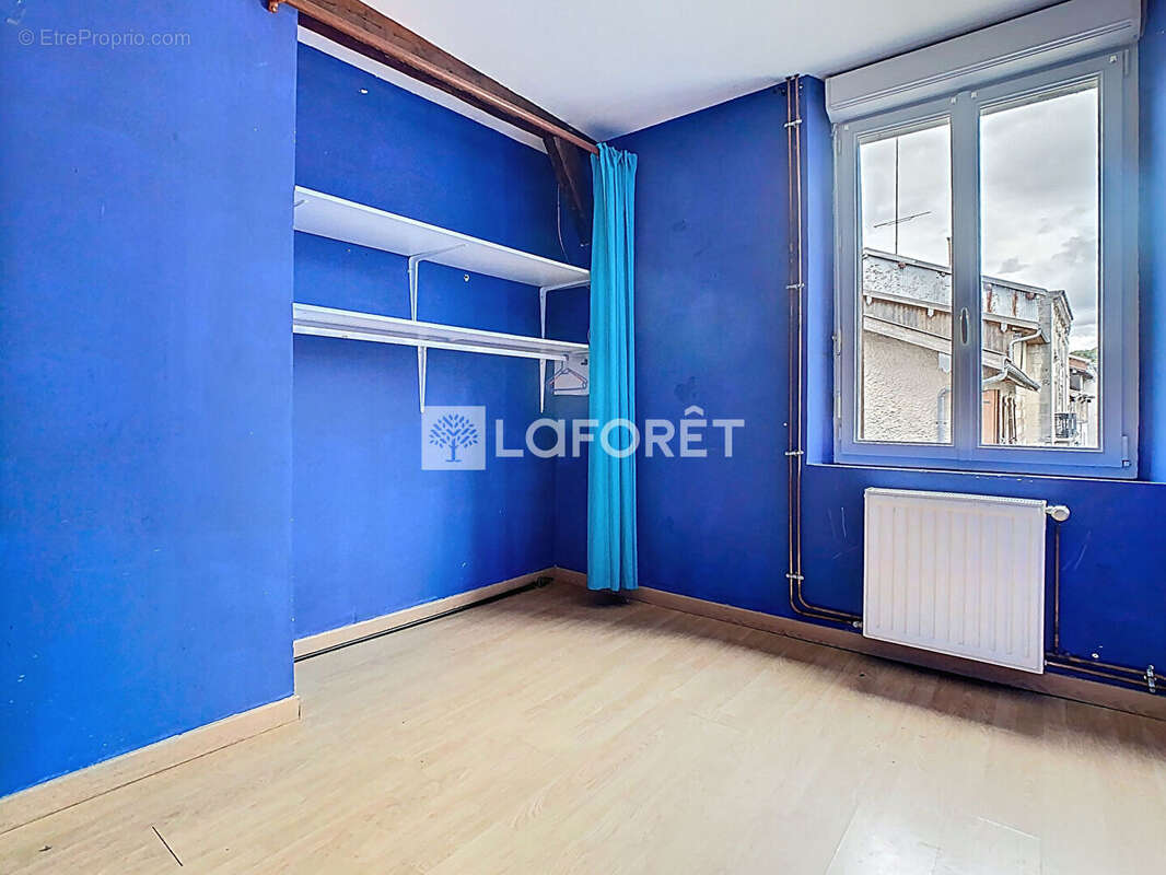 Maison à LA NEUVILLE-AU-PONT