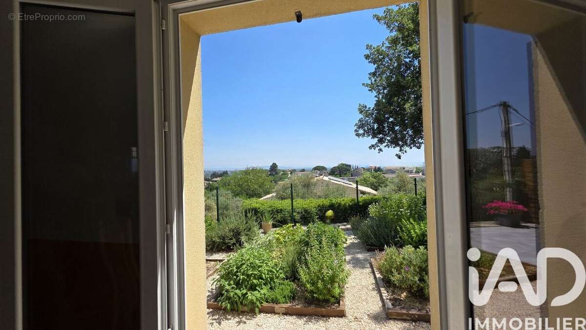 Photo 8 - Maison à SAINT-JULIEN-DE-PEYROLAS
