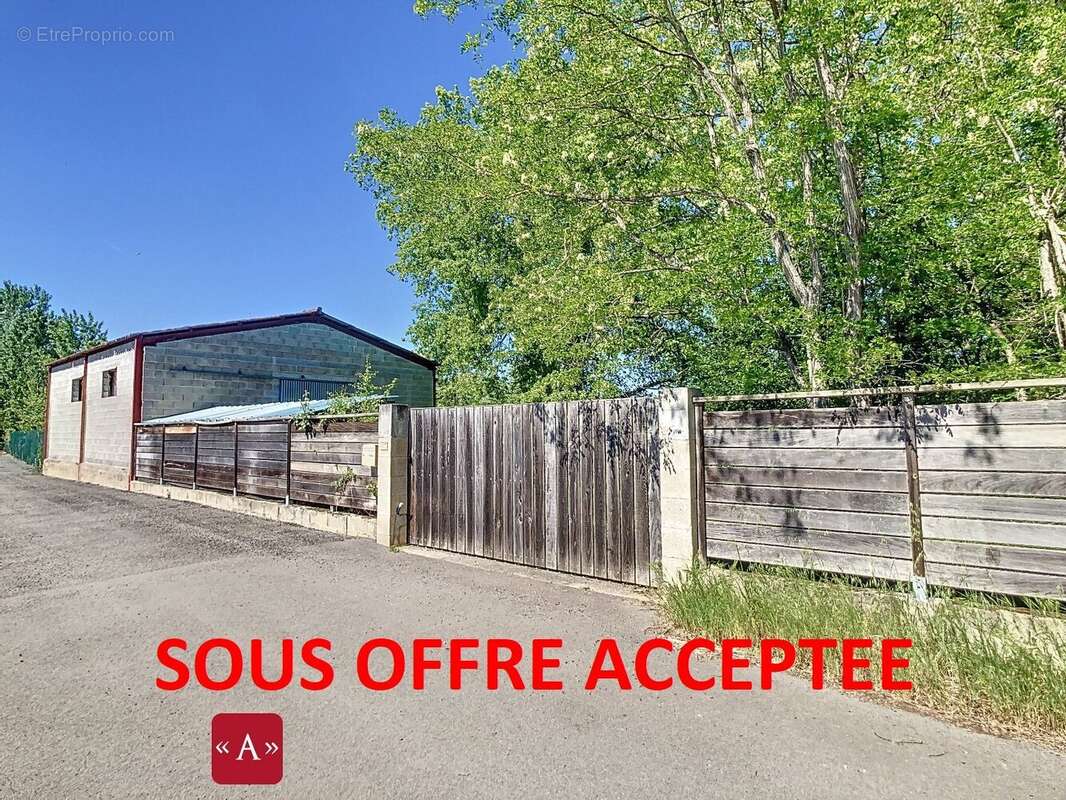 Commerce à LA MAGDELAINE-SUR-TARN