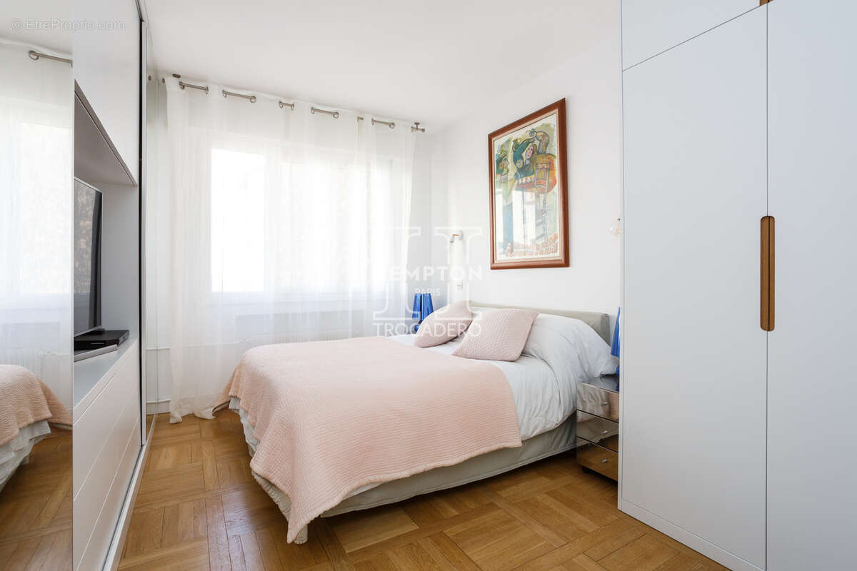 Appartement à PARIS-16E