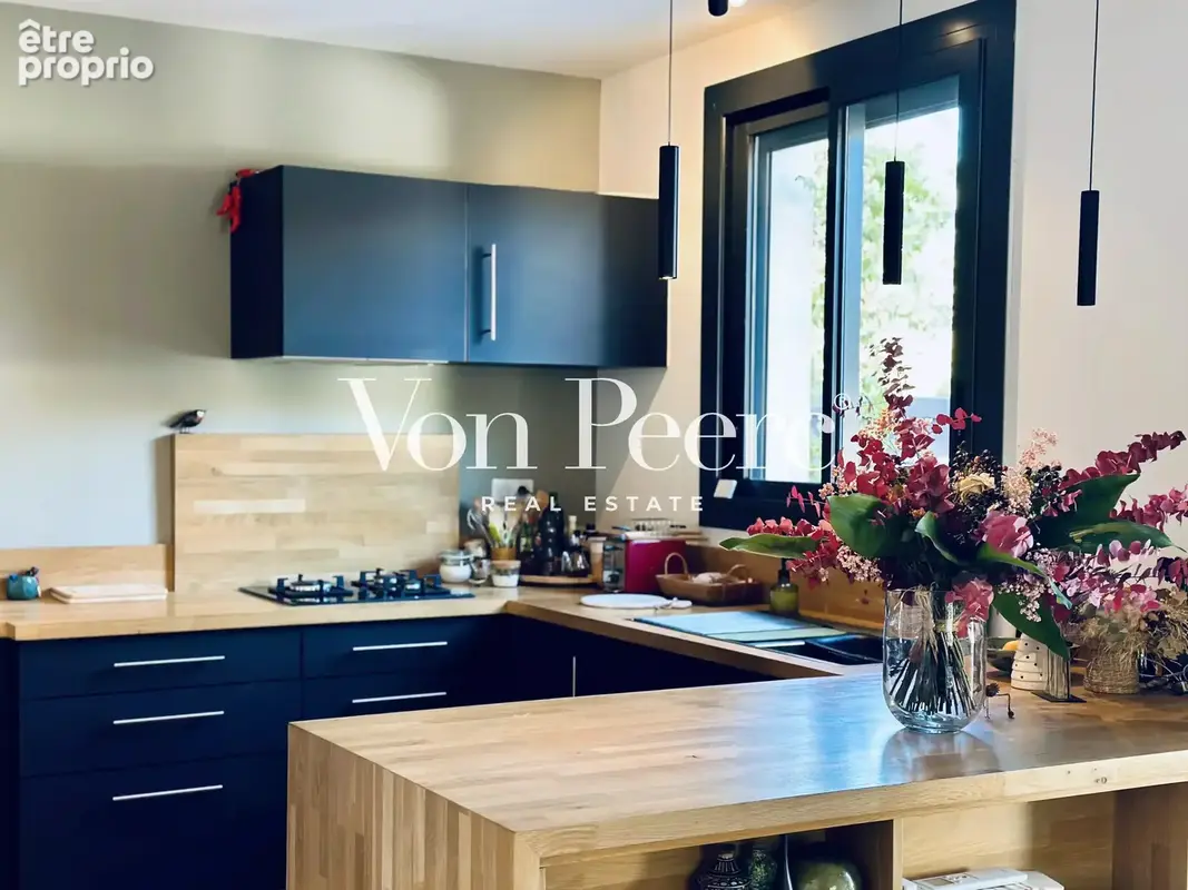 Maison contemporaine rénovée avec bassin fontaine - photo 3