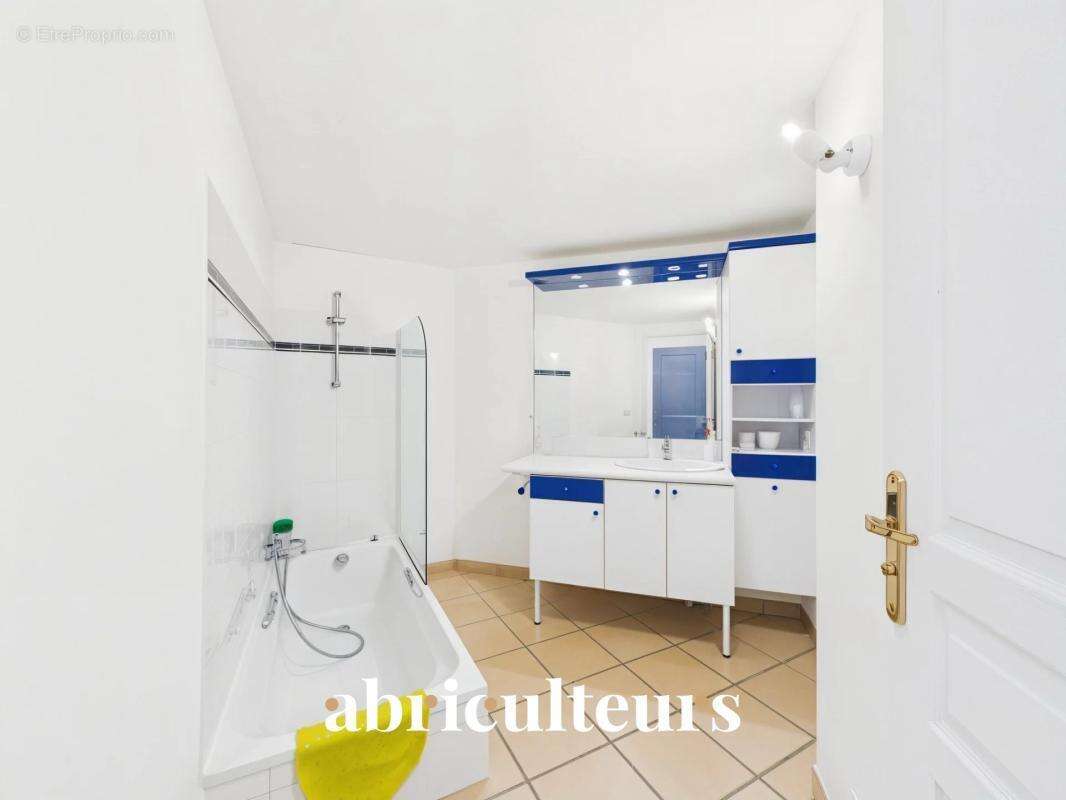 Maison à VENTABREN