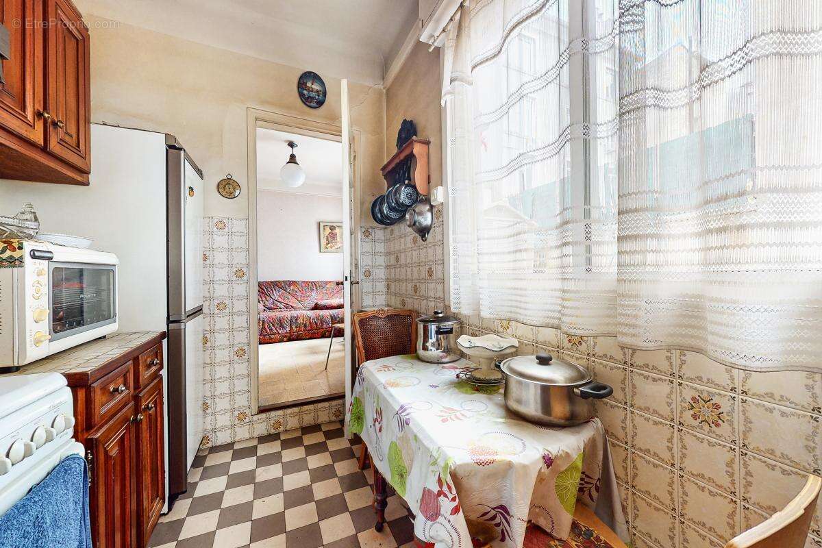Appartement à MARSEILLE-1E