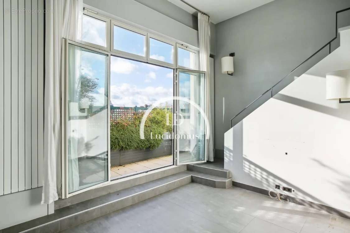 Appartement à PARIS-16E